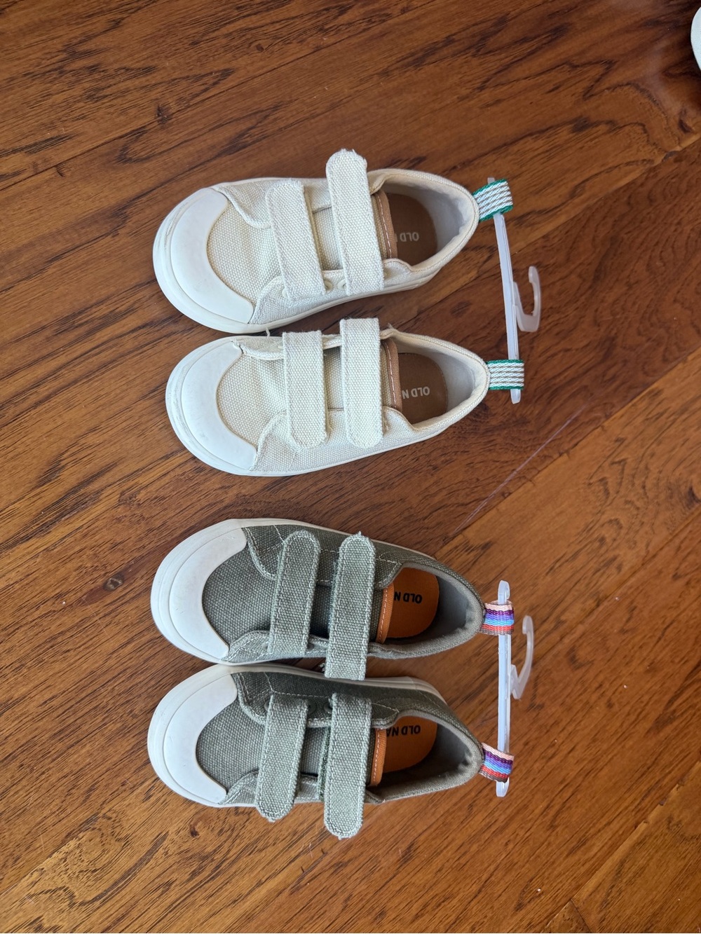 Old Navy Kids Canvas Velcro Sneakers in Cream and Olive Green toddler boy size 7